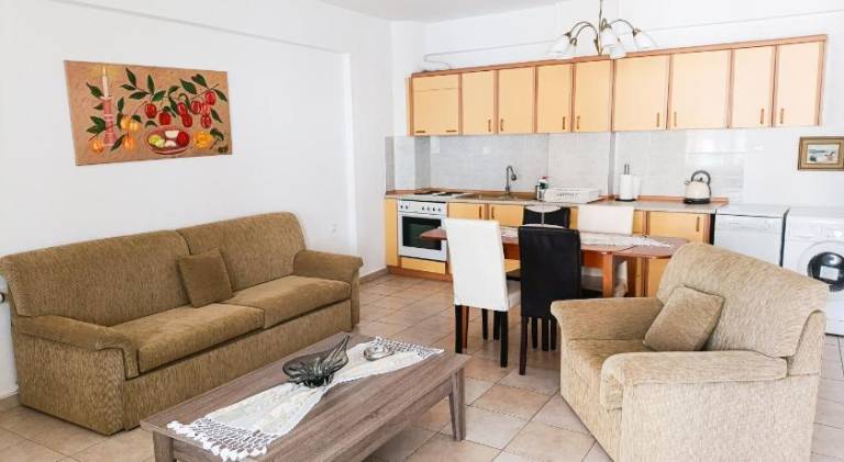 Nice vacation home with patio | Next to the beach | Pet-friendly — photo 2