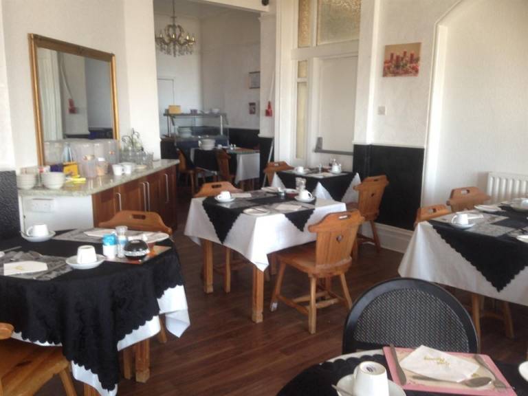 Nice serviced apartment with patio | Beach nearby | Pets are welcome — photo 3