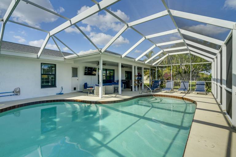 Canal Front Gem w Hot Tub Foosball in Cape Coral