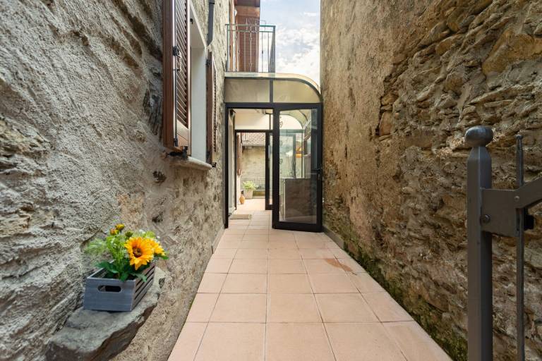 Rental apartment with terrace — photo 2