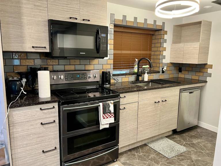 Apartment  New Westminster