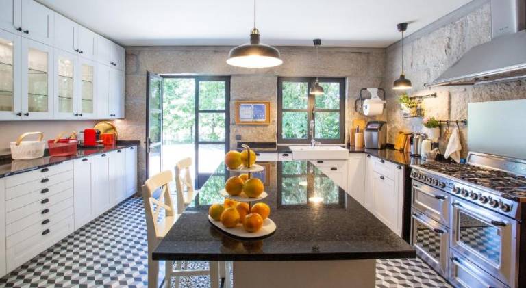 Villa with terrace, barbeque & private pool | Good for workation — photo 4