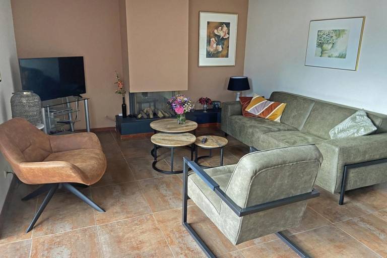 Vacation home with terrace & garden — photo 2