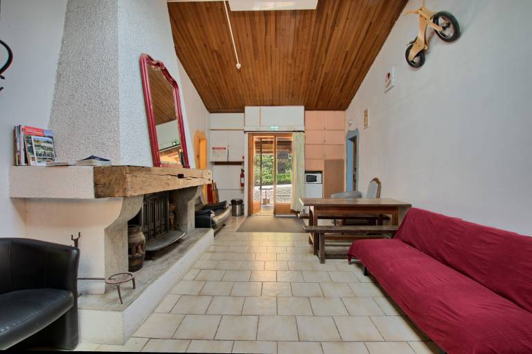 Charming vacation home with garden, grill & patio | Mountain view | Pet-friendly — photo 3