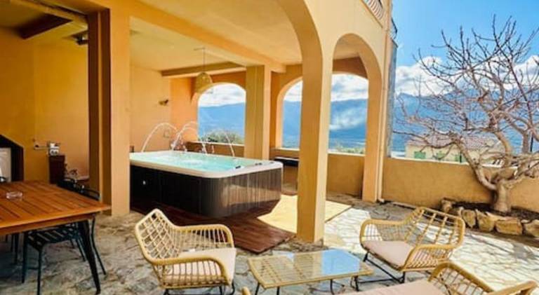 Holiday apartment with jacuzzi — photo 4