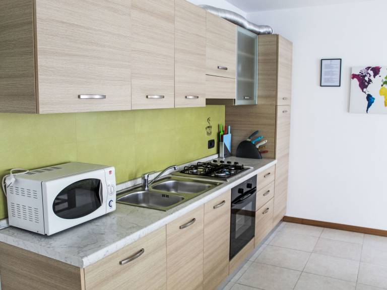 Fully equipped rental apartment with yard, barbeque & pool | Mountain view | Dogs allowed — photo 3