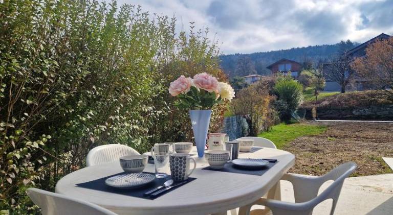 Fully equipped vacation home with grill, yard & terrace | Perfect for remote work | Pet-friendly — photo 3