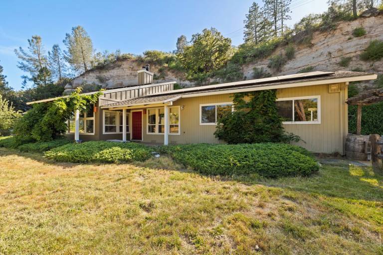 House Hathaway Pines