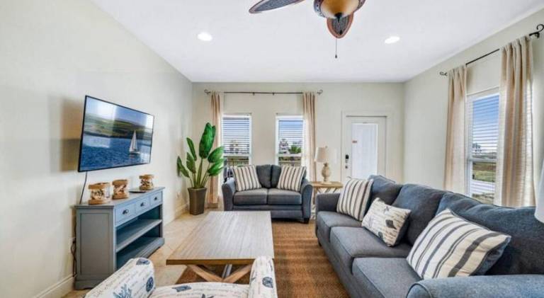 House with pool & hot tub | Beach nearby | Pet-friendly — photo 3