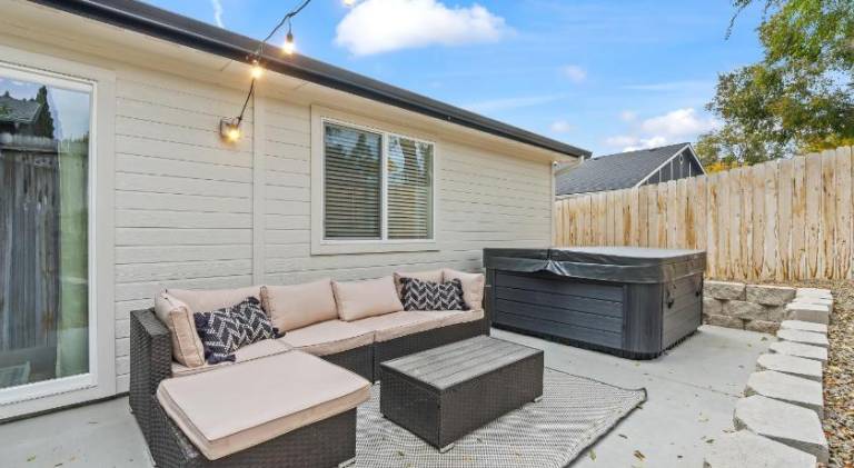 House with hot tub | Pets allowed — photo 4
