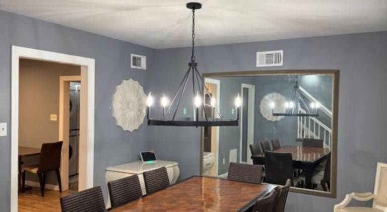 Stylish Remodeled 23 Large beds Near Elvis Presley — photo 3