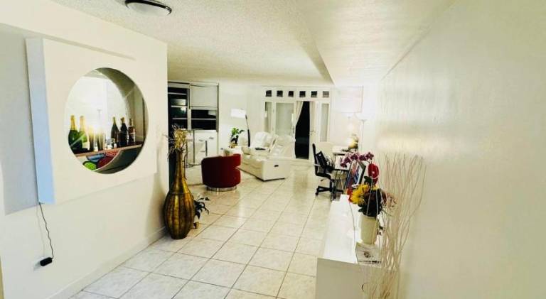 Apartment with jacuzzi & pool — photo 5
