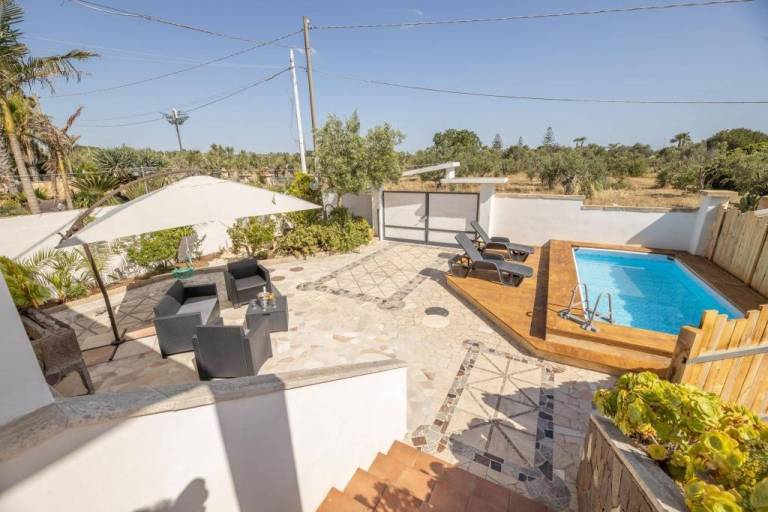Charming villa with yard & private pool | Pets allowed — photo 3