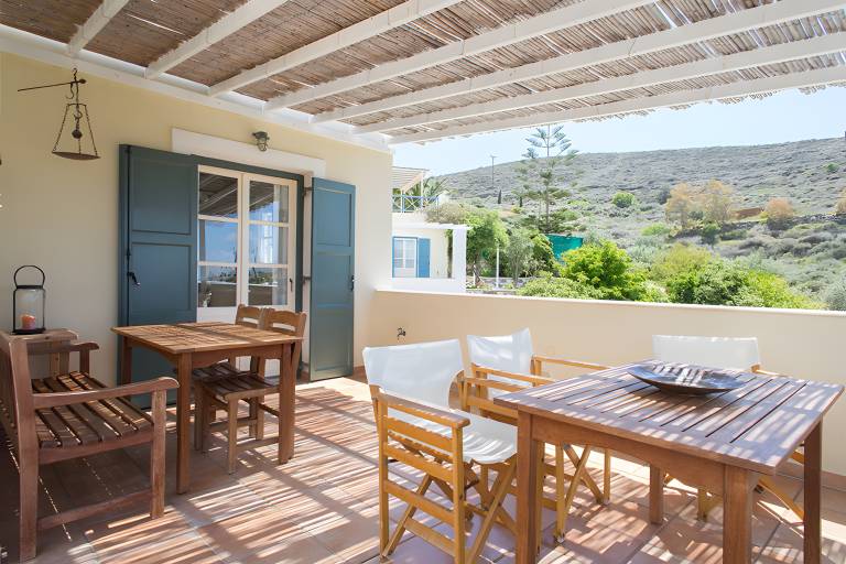 Fully equipped vacation home with garden, barbecue & terrace | Mountain view | Beach nearby | Pet-friendly — photo 2