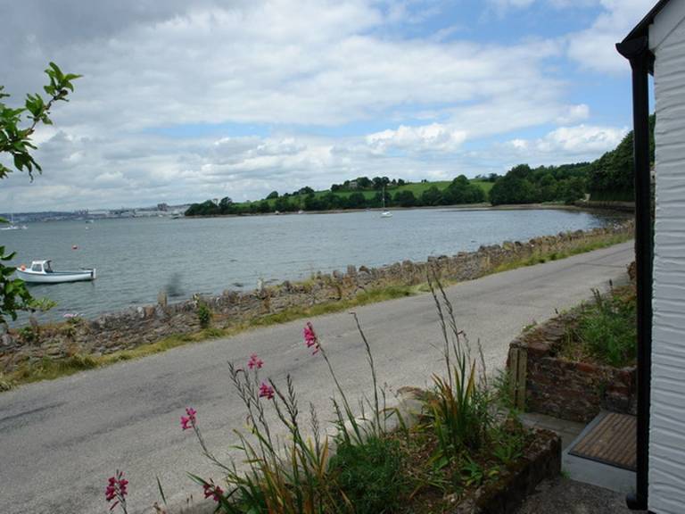 Family-oriented cottage with yard & barbeque | Beach view | Pet-friendly — photo 2