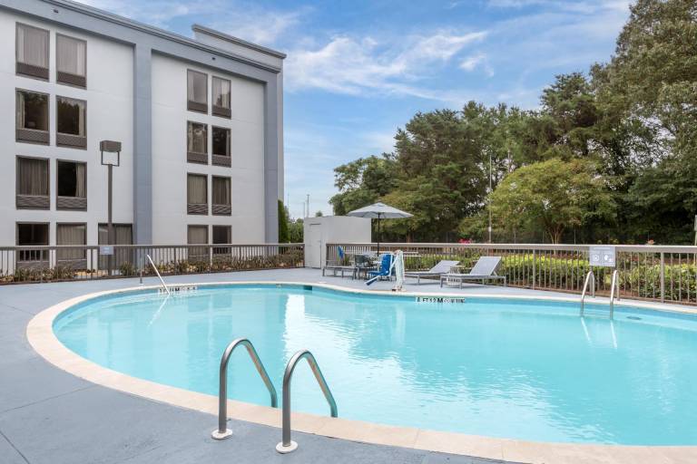 Spark by Hilton Atlanta Airport South College Park in College Park, GA