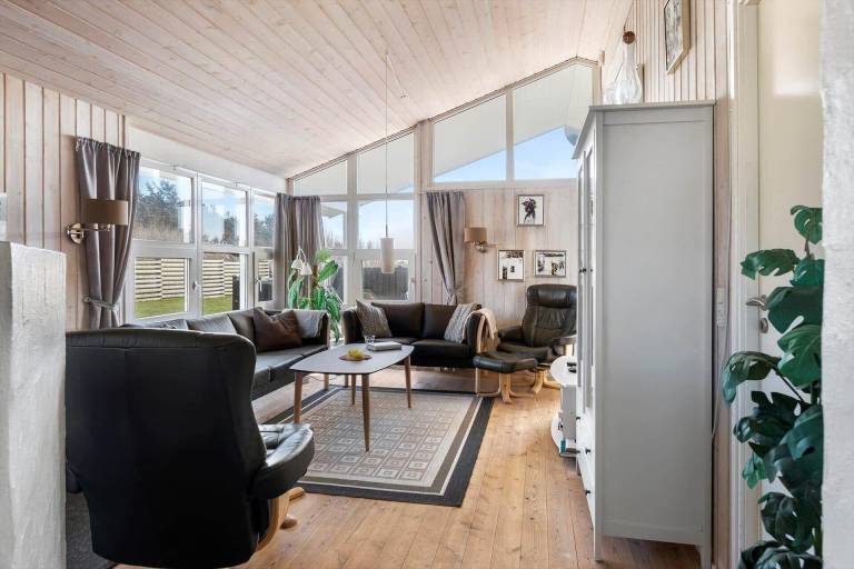 Vacation home with patio, sauna & BBQ — photo 5