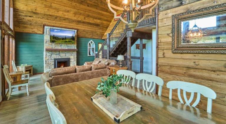 House with hot tub — photo 4