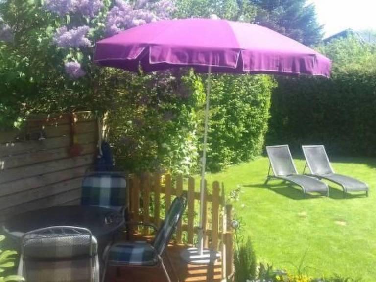 Vacation home with terrace, barbecue & yard — photo 5
