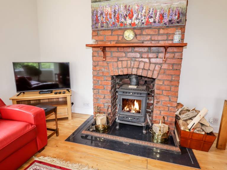 Children-friendly cottage with garden & hot tub | Dogs allowed — photo 5