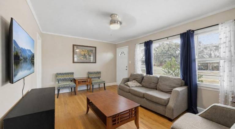 Charming house | Pets are welcome in Fayetteville, NC