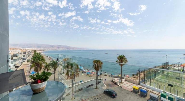 Beautiful rental apartment | Next to the beach | Pets allowed in Roquetas de Mar