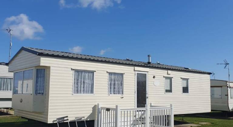 Coastal Comfort And Value Atlas Holiday Home, Just 2-Min Walk to Beach & Entertainment, Spacious & B in Clacton-on-Sea