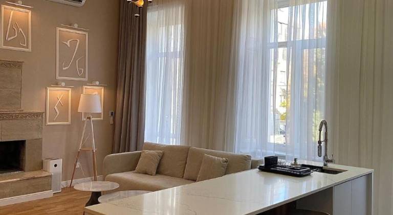 Serviced apartment with patio | Next to Old Tbilisi | Suitable for remote work | Pets allowed — photo 4