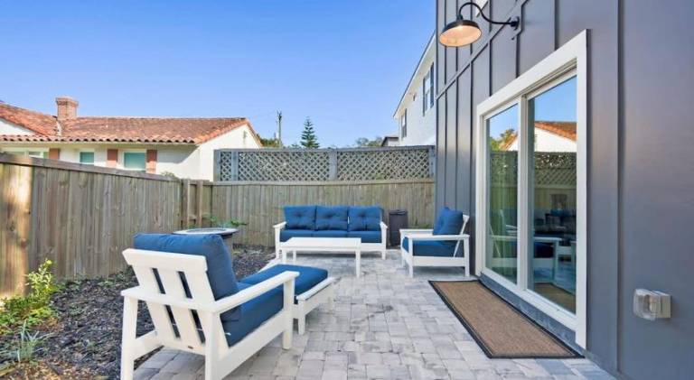 House with pool — photo 5