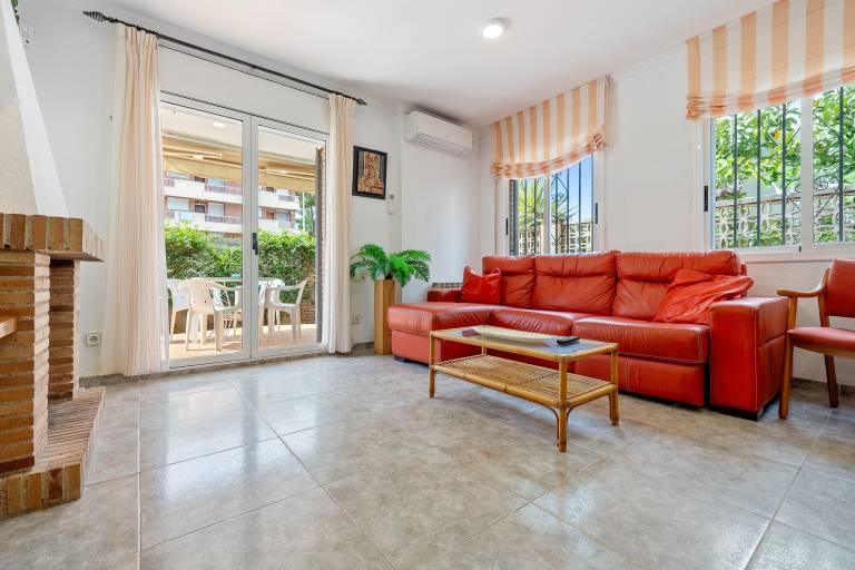 Vacation home with terrace, grill & garden in Cambrils
