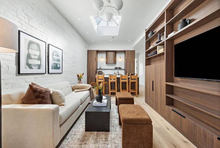 Bed & Breakfast  Beaconsfield Village