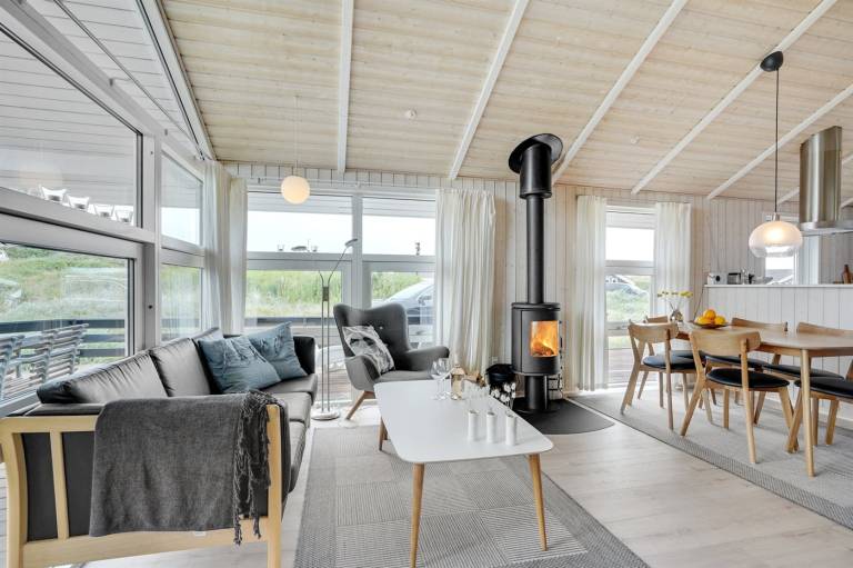 Fully equipped vacation home with sauna, terrace & hot tub | Pets allowed — photo 2