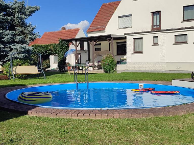 Große Ferienwohnung in Niedergurig mit Großem Ga in Dresden