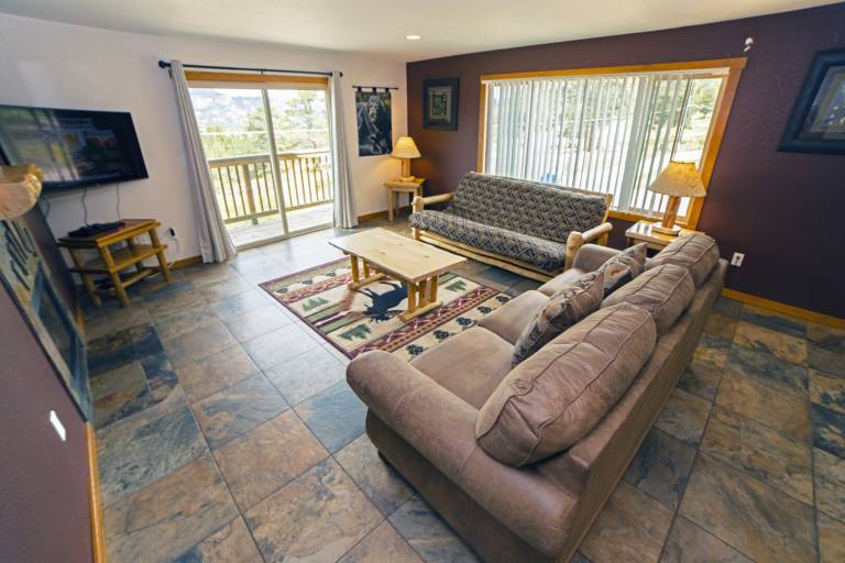 Family-oriented nice cabin with patio & private pool | Pets allowed — photo 3