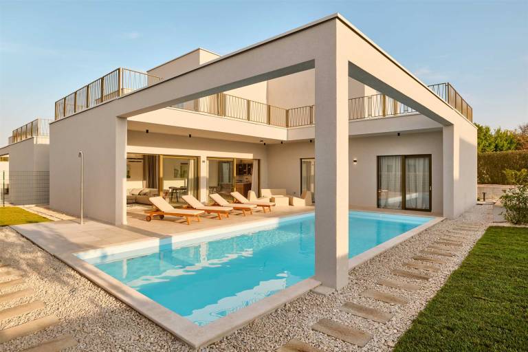 Villa with terrace & garden — photo 3