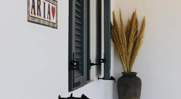 Vacation home with yard & patio | Pets allowed in Paros