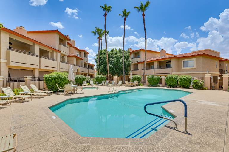 14 Mi to Dtwn Phoenix Condo w Balcony & Spa