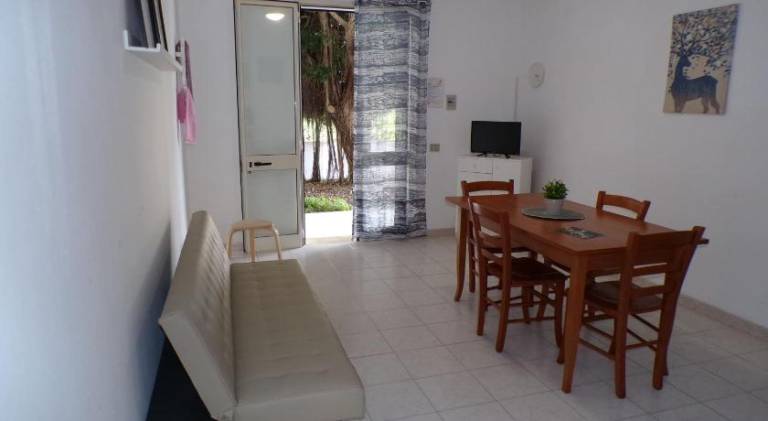 Serviced apartment with garden & terrace in Melendugno