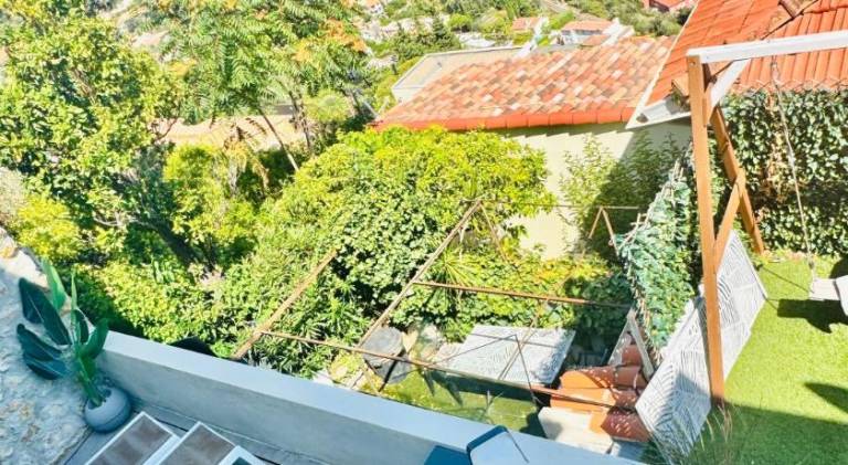 Holiday apartment with pool in Menton