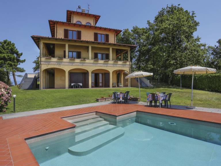 Vacation home with grill, private pool & garden — photo 2