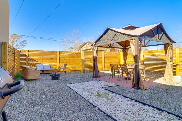2 Mi to Heart of Old Town Stylish ABQ Home