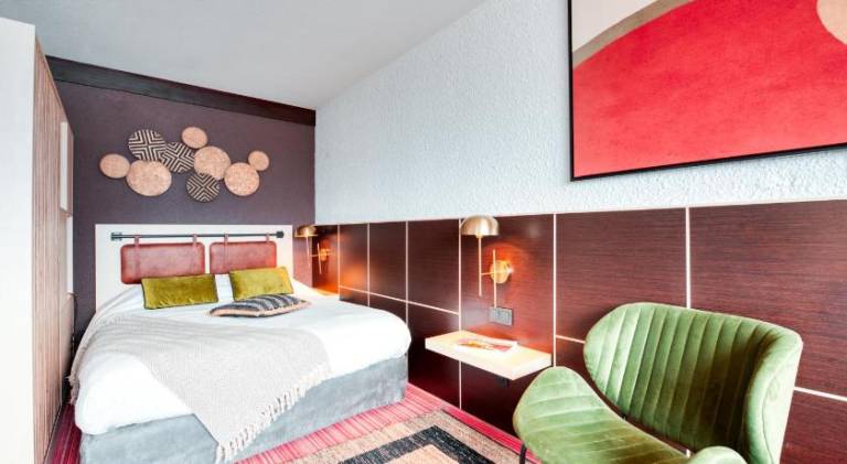 Serviced apartment with sauna, yard & terrace in Gieres