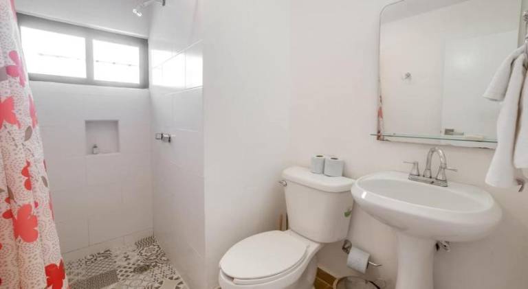 Wonderful rental apartment with yard, patio & private pool | Pets allowed — photo 2