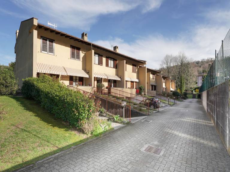 Casa  Laveno