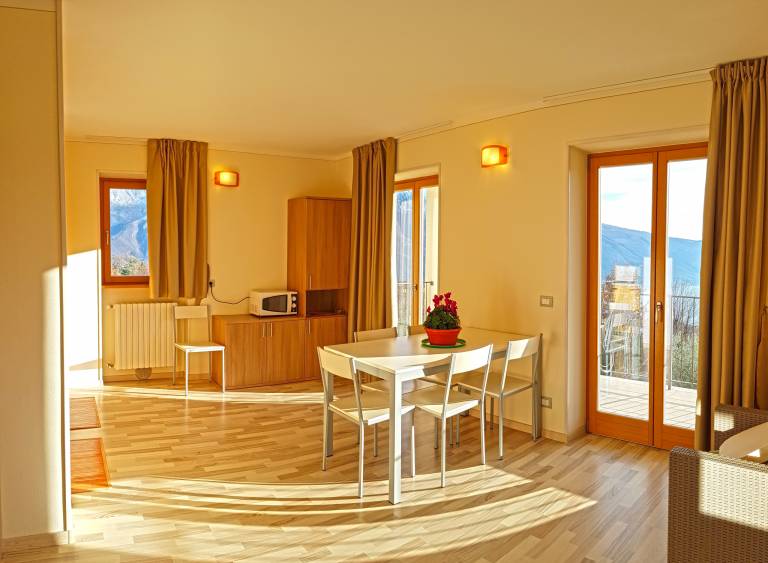 Rental apartment with patio & garden — photo 2