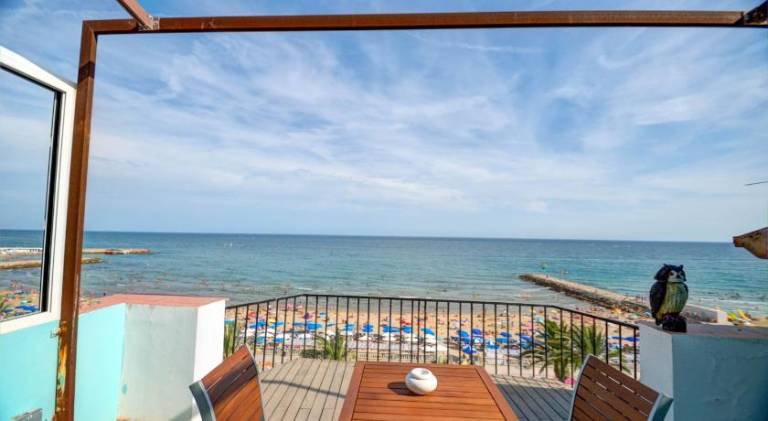 Rental apartment with patio in Sitges