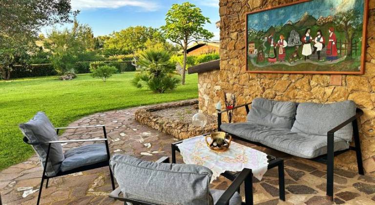 Vacation home with pool, grill & patio | Good for workation | Dogs allowed — photo 3
