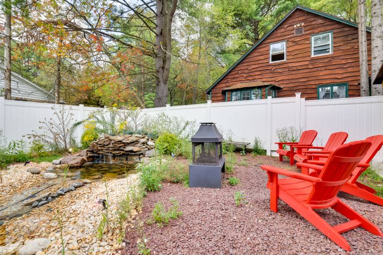 Easy Interstate Access: Original Poconos Log Cabin — photo 3