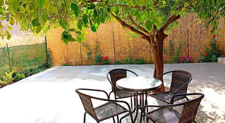 Vacation home with patio & yard — photo 5