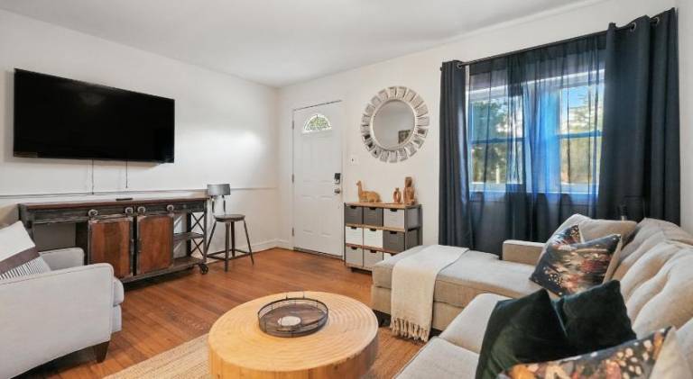 House | Pet-friendly in Arlington, VA